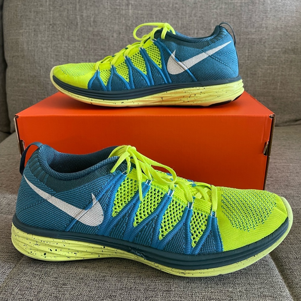 Nike Flyknit Lunar 2 Volt Running Shoe.